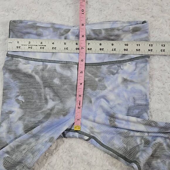 Athleta Girl Size Large /12 Chit Chat Blue And Grey Textured Capri - Picture 2 of 7